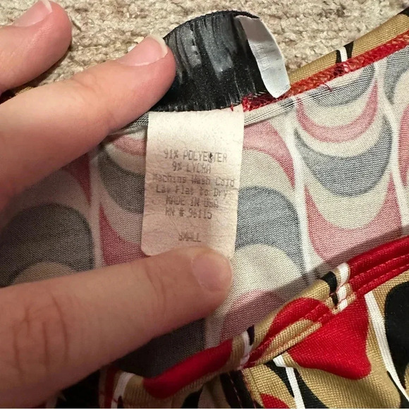 Vintage 90’s red, black, and tan wavy print sleeveless top 
Size small - Picture 3 of 10